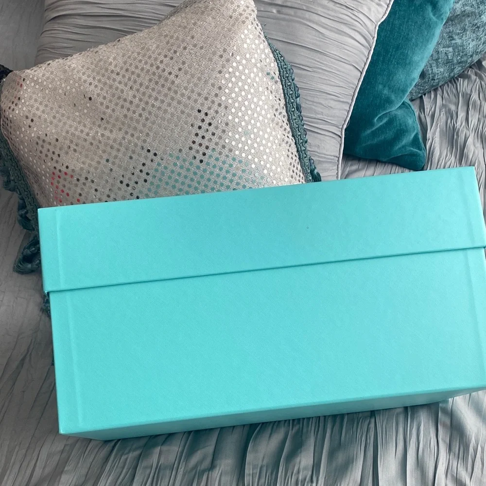 Tiffany & Co. Turquoise Box - Picture 2 of 2